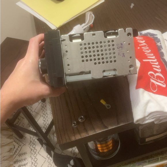 Factory car radio - Picture 1 of 3